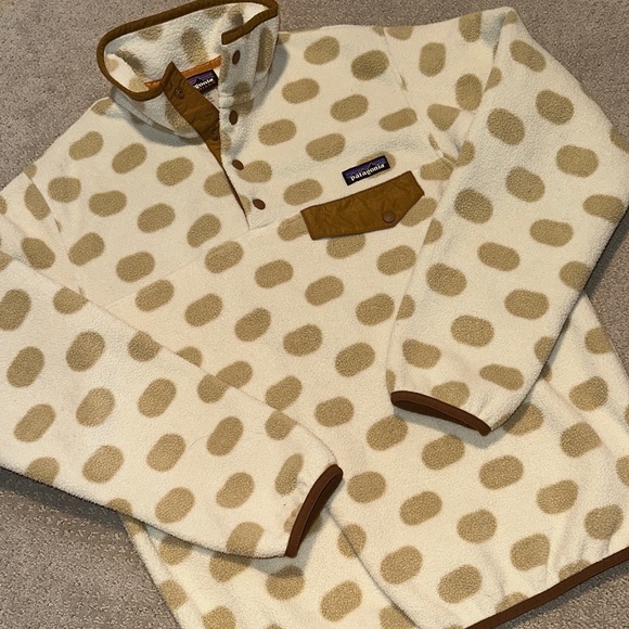 Cute! Patagonia Women's Tan and Cream Polka Dot Fleece - Picture 1 of 5